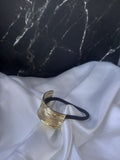 Ela Élastique à Cheveux avec Bijou Doré Strié - Accessoire Cheveux Raffiné