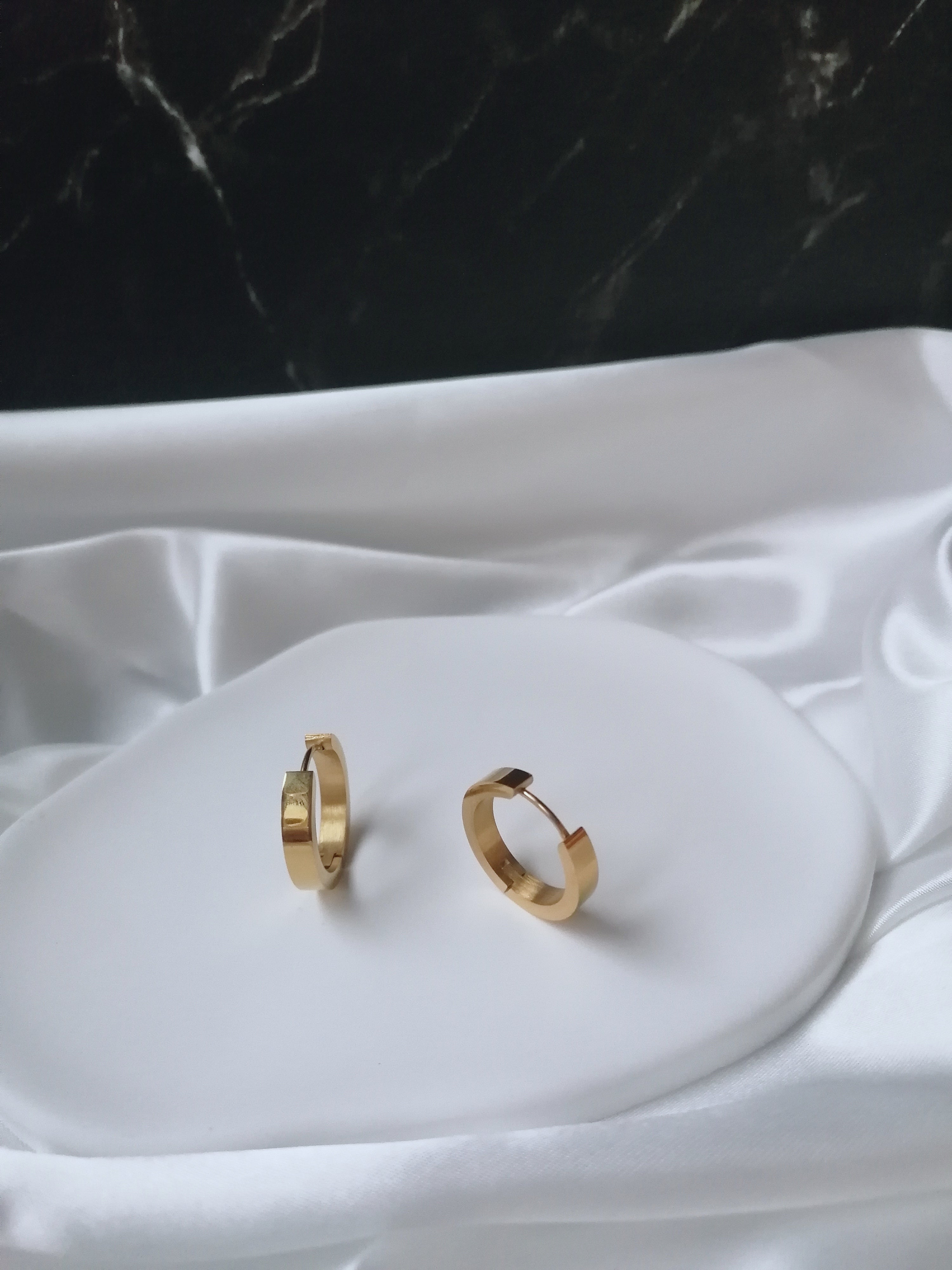 Gaia Boucles d'Oreilles Dorées en Acier Inoxydable - Bijou Femme Élégant